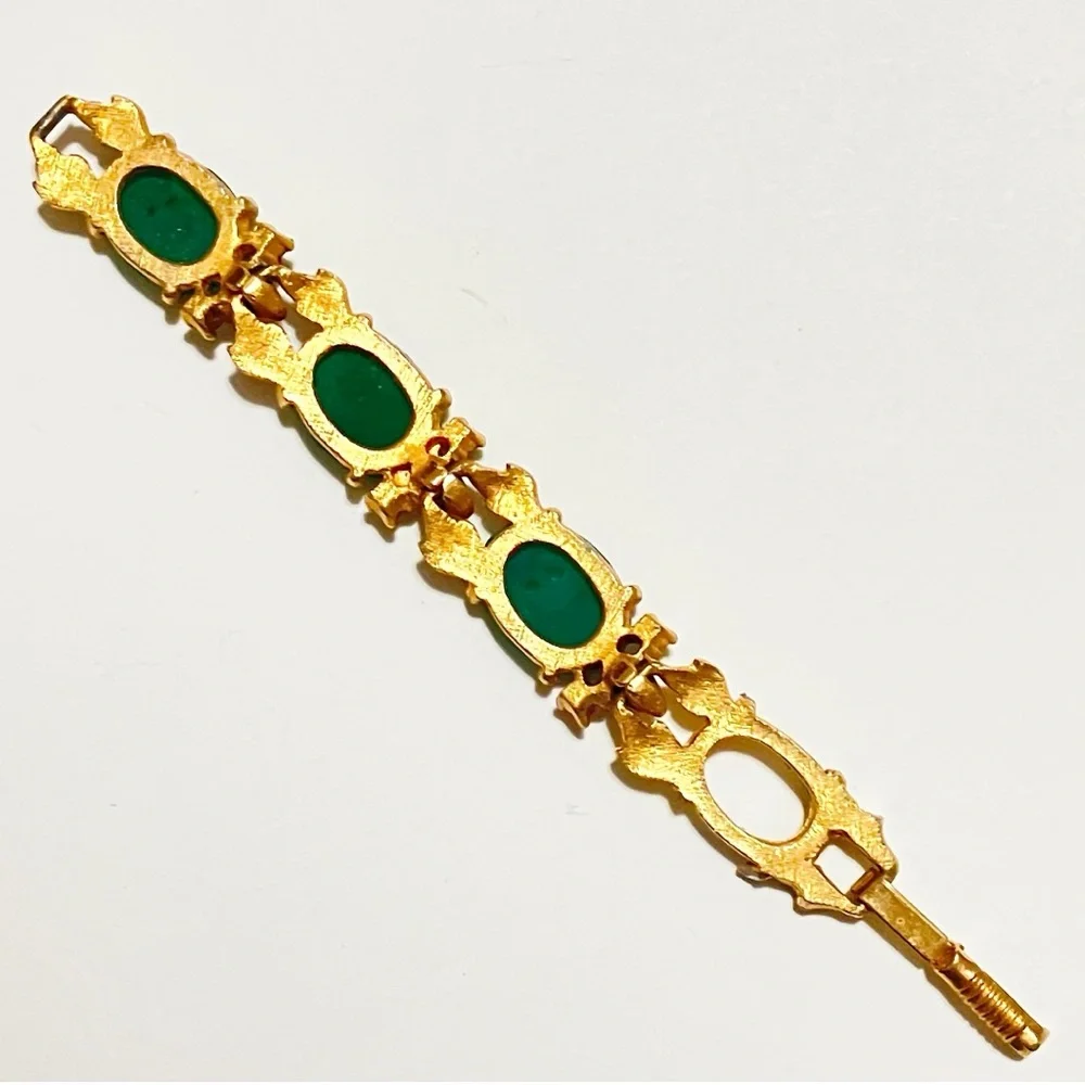 Jade for Re-use - Broken Bracelet with Jade Look Oval Stones - Picture 4 of 5